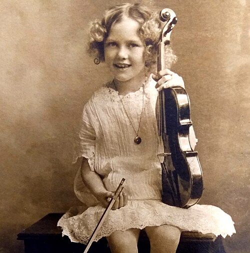 Leonora McKim was the first american woman to achieve international fame as a violinist