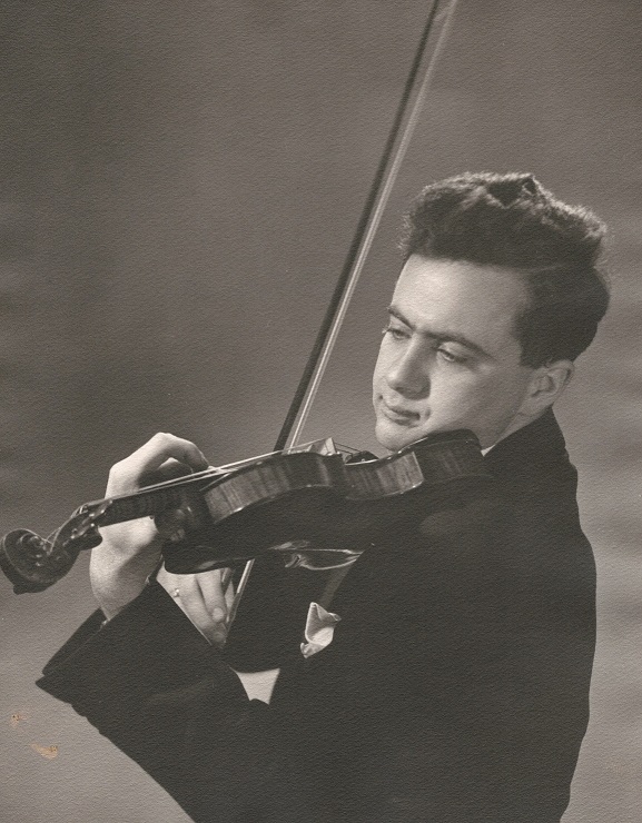 Tibor Zelig who owned a violin by David Tecchler