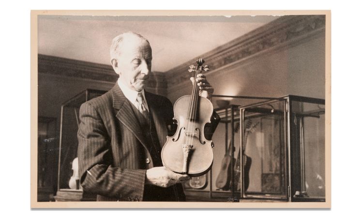 Alfred Phillips Hill presents the Messie Stradivari to the Ashmolean Museum, 1940